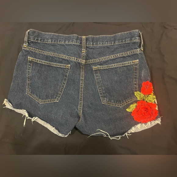 Embroidered Denim Shorts with Tiger and Floral Design - Picture 4 of 4